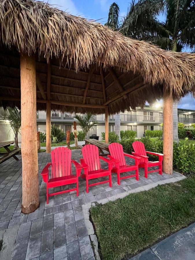 Marina Vibes - Sarasota Hotel South Bradenton Exterior photo