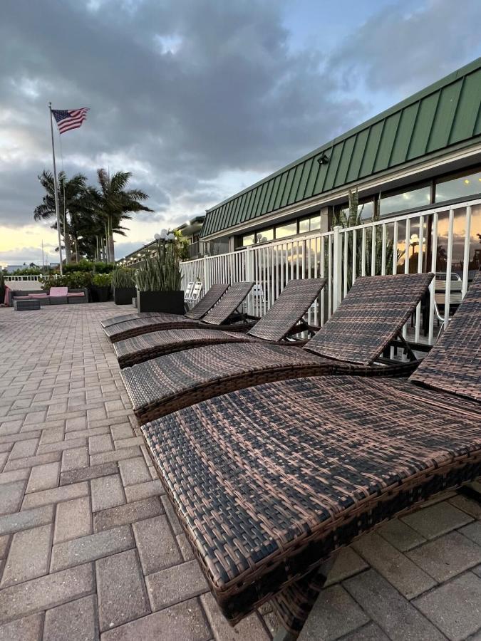 Marina Vibes - Sarasota Hotel South Bradenton Exterior photo