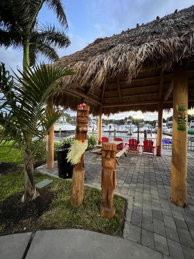 Marina Vibes - Sarasota Hotel South Bradenton Exterior photo