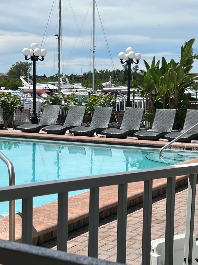 Marina Vibes - Sarasota Hotel South Bradenton Exterior photo