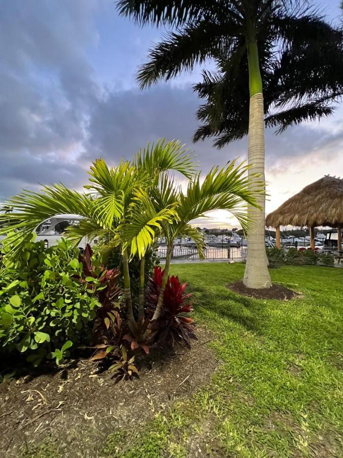 Marina Vibes - Sarasota Hotel South Bradenton Exterior photo