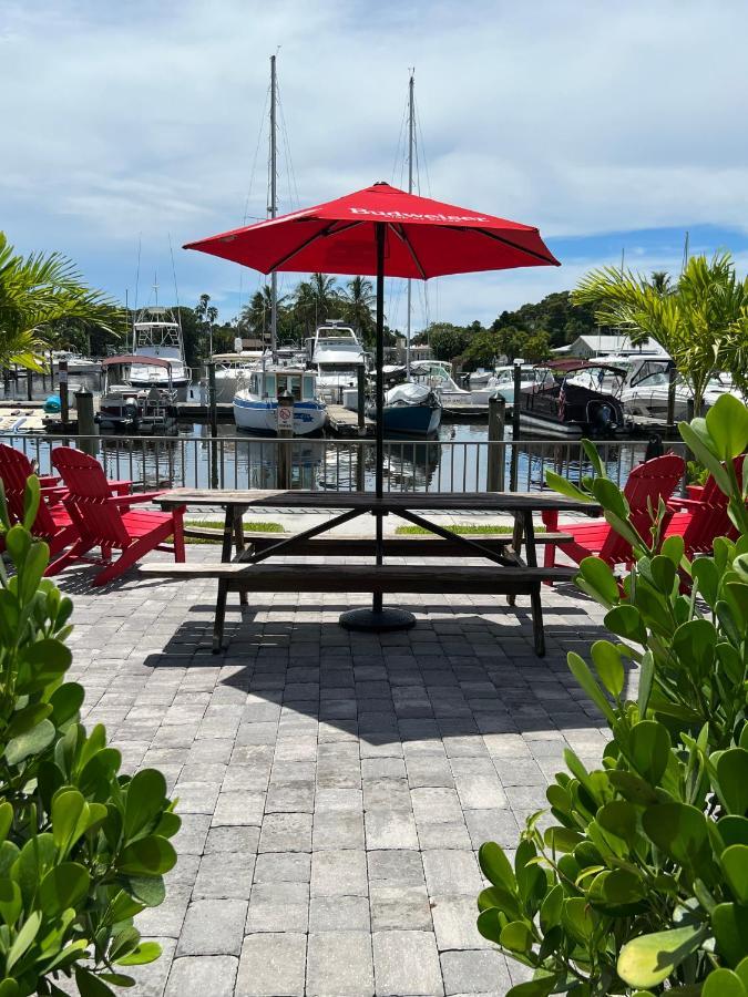 Marina Vibes - Sarasota Hotel South Bradenton Exterior photo