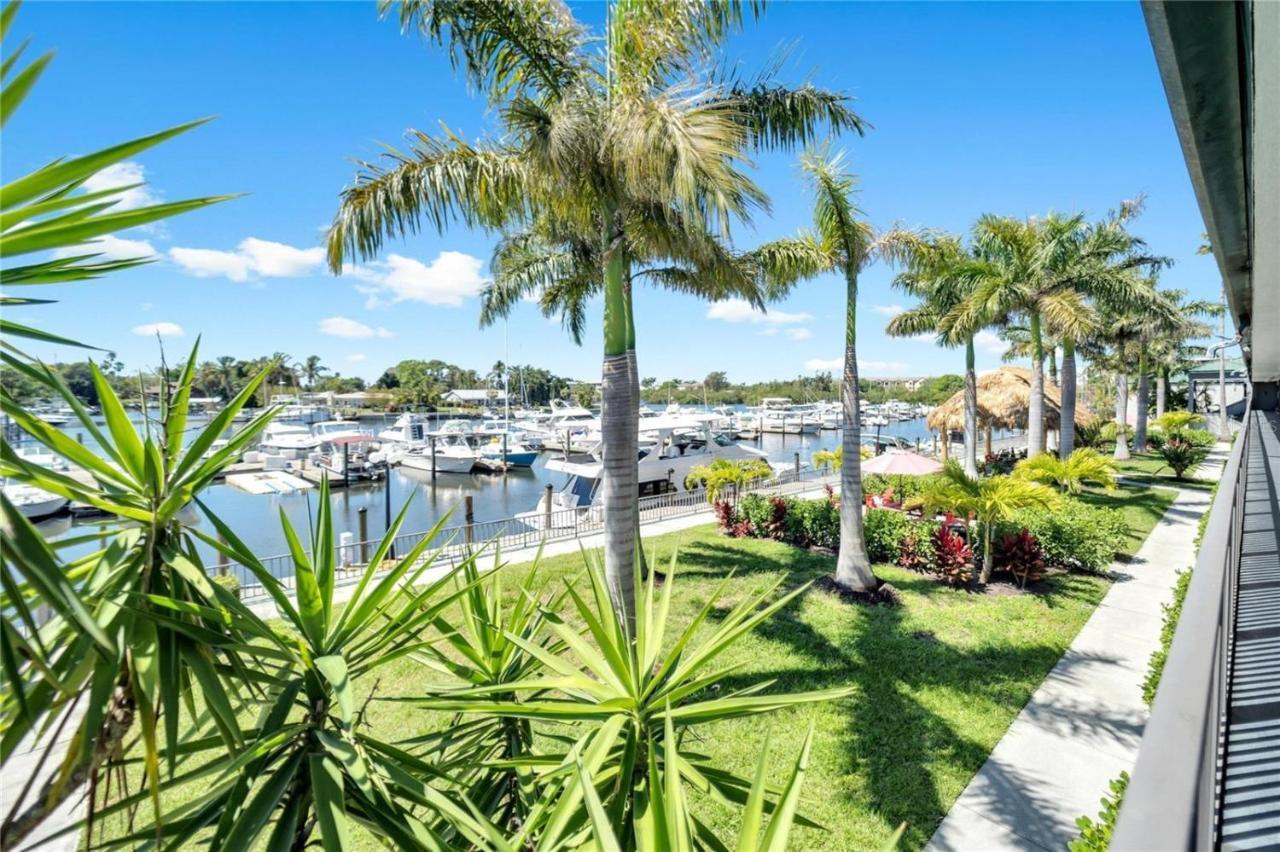 Marina Vibes - Sarasota Hotel South Bradenton Exterior photo