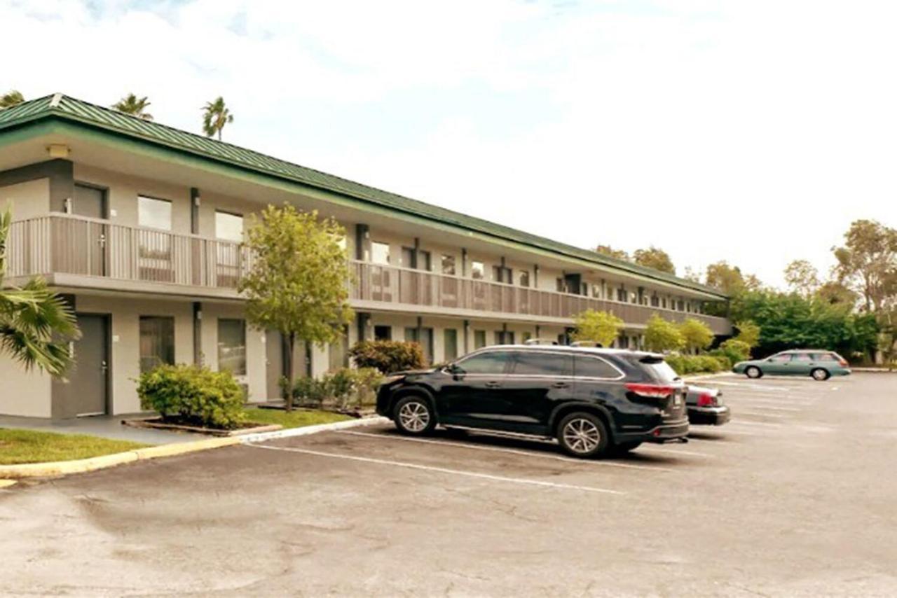 Marina Vibes - Sarasota Hotel South Bradenton Exterior photo