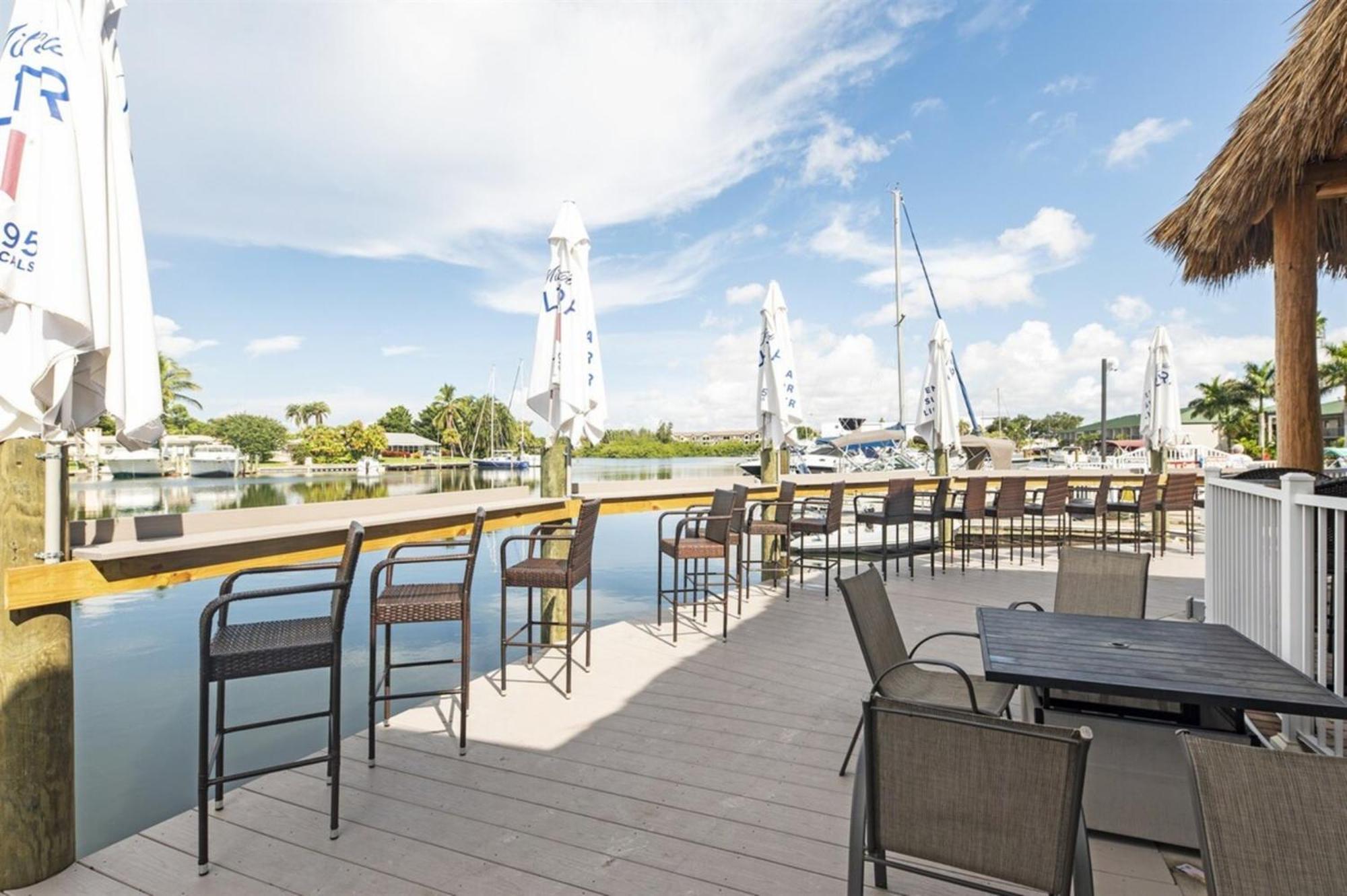 Marina Vibes - Sarasota Hotel South Bradenton Exterior photo